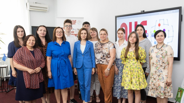 Președinta Maia Sandu a discutat, la Biroul AUF, despre modalitățile prin care putem fortifica proiectele francofone pentru tinerii din Rep. Moldova
