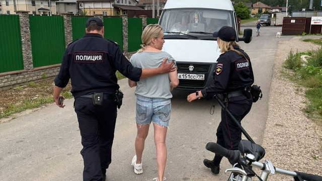 FOTO | Jurnalista rusă care a criticat războiul din Ucraina a fost arestată. Cu câteva zile înainte l-a numit pe Putin 