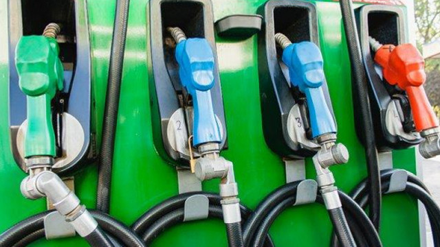 Prețurile plafon stabilite de ANRE pentru ziua de 29 iulie. Motorina si benzina vor fi mai ieftine 