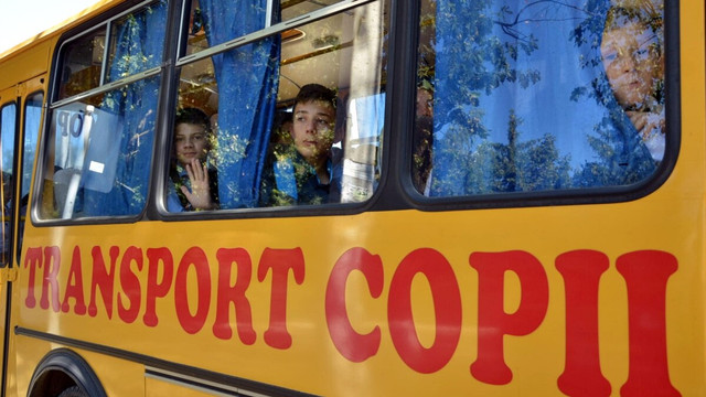 Donații europene pentru localități rurale din Moldova: Un autobuz pentru comuna Sculeni și o autospecială pentru orașul Vadul lui Vodă