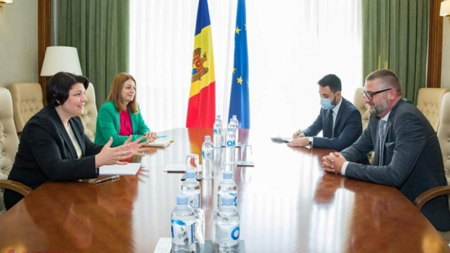 Principalul subiect de discuție la întâlnirea Ambasadorului României, Cristian-Leon Țurcanu, cu premierul Natalia Gavrilița a fost interconectarea energetică între Chișinău și București