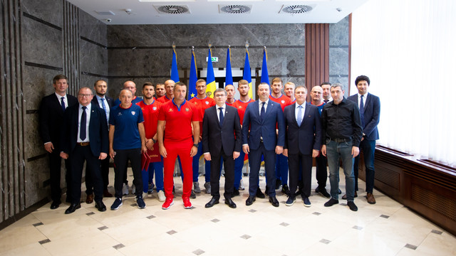 Igor Grosu a oferit distincții ale Parlamentului membrilor Selecționatei Naționale de Fotbal pe Plajă