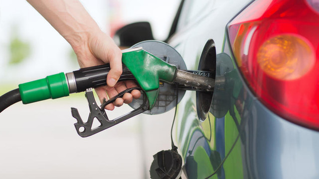 ANRE anunță prețuri mai mici pentru motorină și benzină