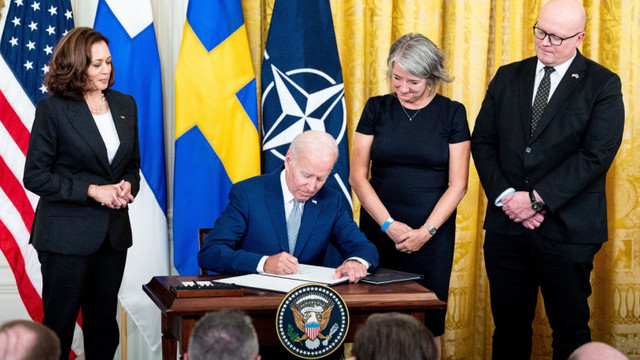 Joe Biden a semnat protocoalele de aderare la NATO a Finlandei și Suediei