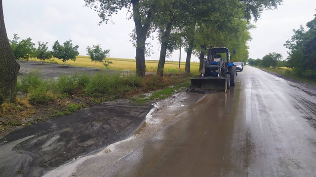 Ploile abundente din 16 august au provocat dificultăți în circulația rutieră pe mai multe trasee naționale