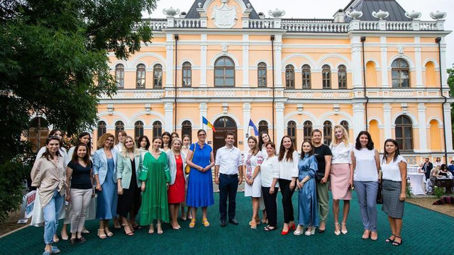 FOTO | O nouă ediție „Discover Modova’s Finest”. Antreprenoare și designere vestimentare au stabilit contacte directe cu ambasadorii și ambasadoarele Republicii Moldova