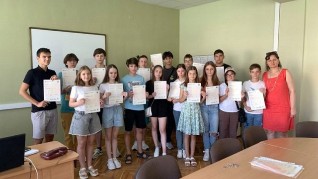 33 de elevi care studiază la centrul Lexis, au susținut examenul Cambridge

