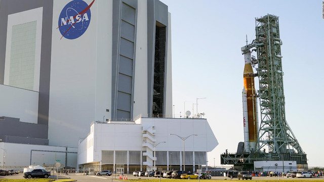 NASA a suspendat lansarea rachetei SLS din cauza problemelor tehnice