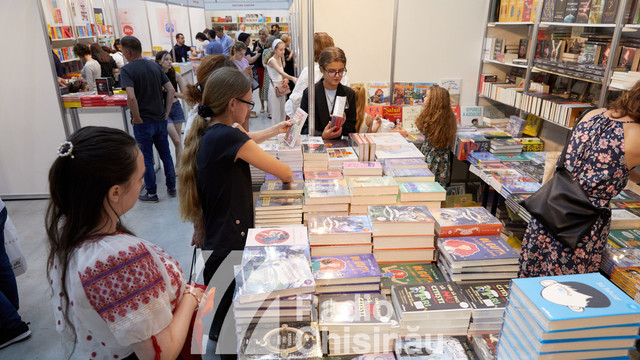 FOTO | Salonul Internațional de Carte Bookfest a revenit la Chișinău de Ziua Limbii Române