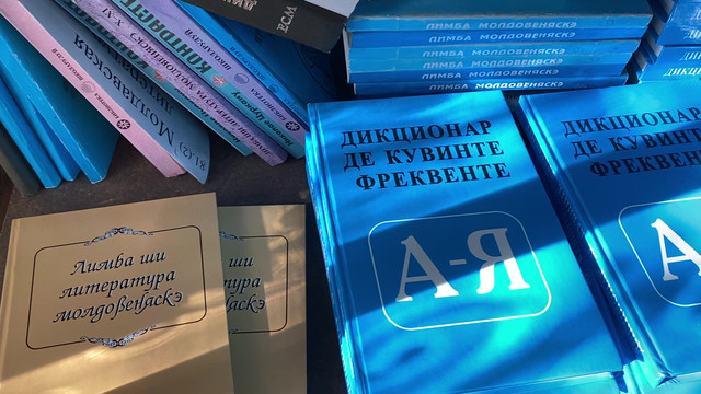 FOTO | ZONA DE SECURITATE: Cum arată manualele din regiunea transnistreană în „limba moldovenească” 