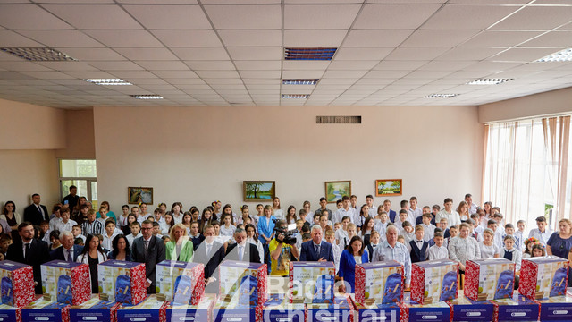 FOTO | Daruri din partea României pentru elevii de la gimnaziul din Dănceni 