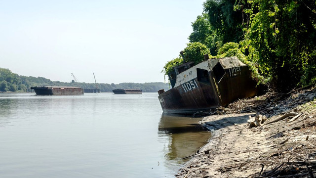 FOTO | Seceta scoate din apele Dunării nave scufundate în Al Doilea Război Mondial
