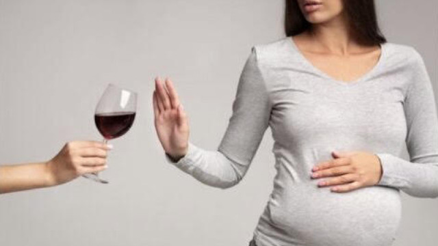 ANSP: Alcoolul poate perturba dezvoltarea fătului în orice stadiu al sarcinii