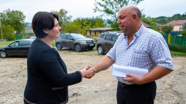 Prim-ministrul Natalia Gavrilița s-a informat despre procesul de repartizare a lemnelor în raionul Călărași