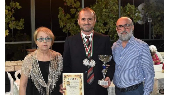 Artistul plastic Iurie Brașoveanu a fost distins cu două premii la un concurs din Italia