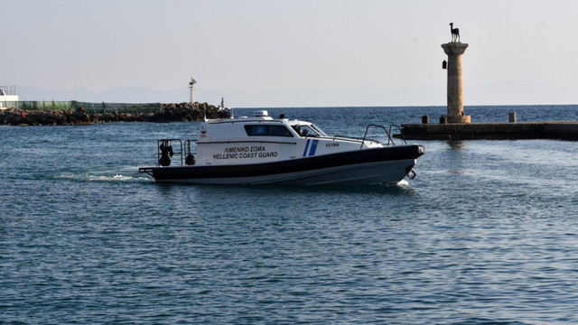 Paza de coastă elenă a tras focuri de avertisment către o navă care „făcea manevre suspecte”. Turcia a acuzat Grecia de „hărțuire”

