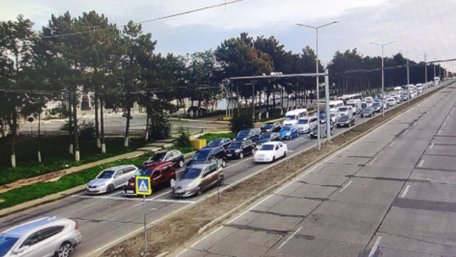 În Chișinău se atestă flux sporit de transport pe mai multe străzi
