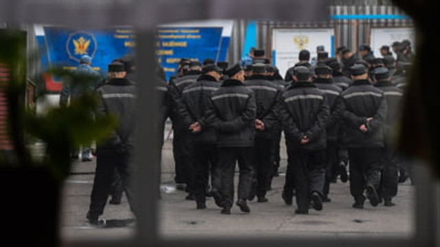 Imagini ale dubelor cu deținuți ruși „recrutați” pentru a lupta în Ucraina. Li se promite libertatea după 6 luni pe front