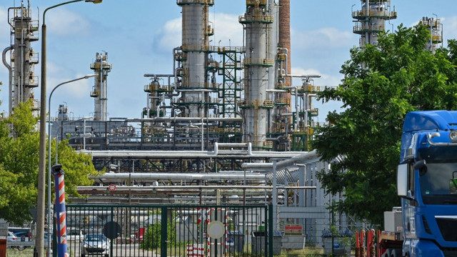 Germania preia controlul a trei rafinării rusești deținute de compania Rosneft

