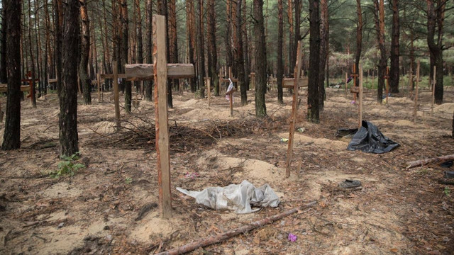 Peste 260 de cadavre au fost exhumate până acum la Izium. Printre cei găsiți morți în pădurea se numără inclusiv doi copii
