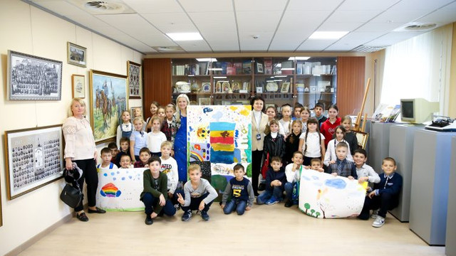 Atelierul de pictură pentru copii „Culorile păcii”, organizat la Parlament