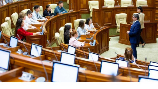 Peste 500 de persoane au vizitat Legislativul în Săptămâna deschiderii parlamentare

