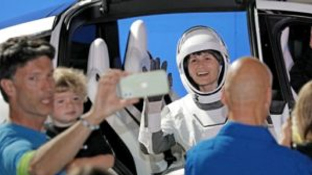 Italianca Samantha Cristoforetti este prima femeie europeană care preia conducerea Stației Spațiale Internaționale