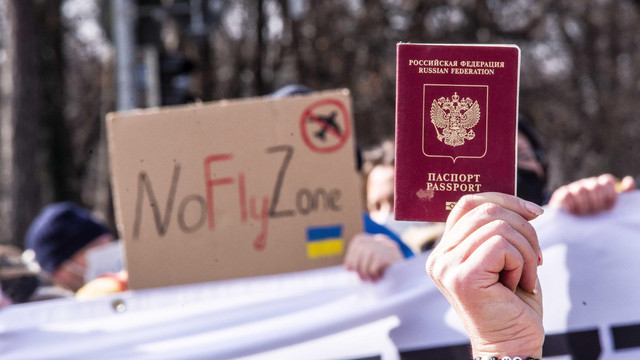 Comisia Europeană le cere statelor membre să înăsprească condițiile de intrare în UE pentru cetățenii ruși: „O viză valabilă nu va mai fi de ajuns”