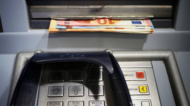 Rușii au golit bancomatele din Finlanda. O companie de ATM-uri a interzis retragerile de bani cu un card popular în Rusia

