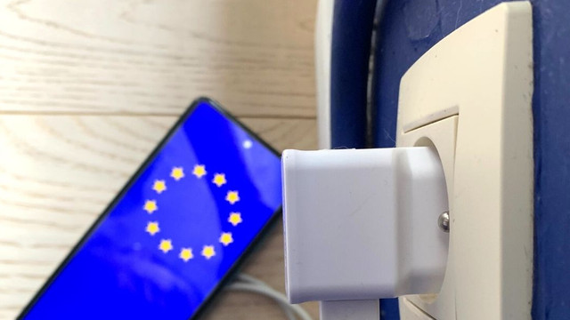 Până la sfârșitul anului 2024, cetățenii UE își vor încărca telefoanele și tabletele cu un încărcător comun
