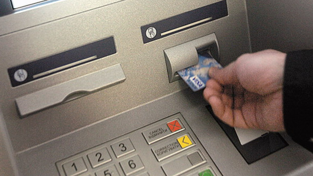 CNAS: Deținătorii de carduri bancare își pot ridica pensii și alocații sociale