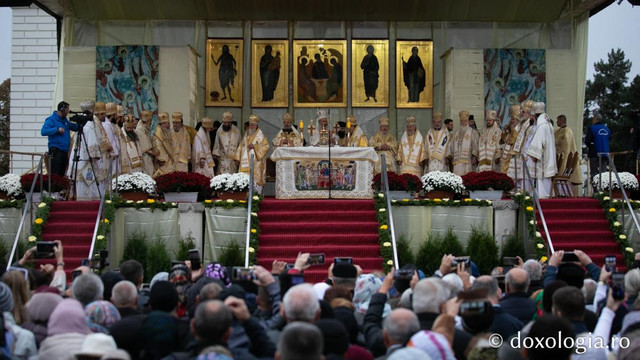 IPS Petru, Mitropolitul Basarabiei, a participat la slujba Sfintei Liturghii de sărbătoarea Sfintei Cuvioase Parascheva de la Iași