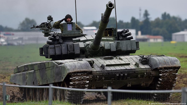 Rusia trimite armament greu în Belarus