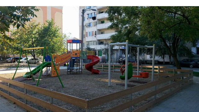 În capitală vor fi amenajate 30 de terenuri de joacă pentru copii
