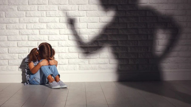 Studiu: Risc crescut de depresie pentru copiii cu părinți severi
