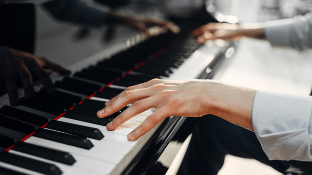 Un pianist japonez va cânta la Chișinău pentru refugiații ucraineni
