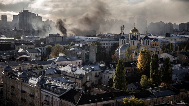 Noi bombardamente lansate de armata rusă în zona din jurul capitalei Kiev