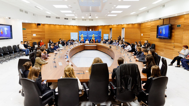 Ministerul Afacerilor Externe și Integrării Europene a găzduit vizita a 60 de tineri din toată R. Moldova, participanți ai Modelului Națiunilor Unite
