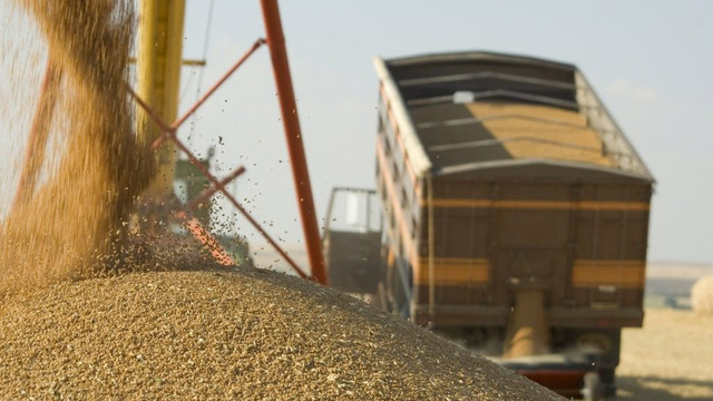 Rusia își suspendă participarea la acordul asupra exporturilor de cereale ucrainene