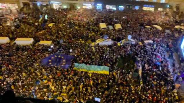 Zeci de mii de persoane au participat la o manifestație de susținere a Ucrainei în capitala Cehiei. Olena Zelenska: ”Întunericul niciodată nu va învinge”