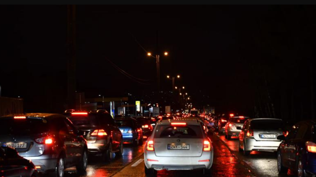 În municipiul Chișinău se atestă un flux mediu de transport pe mai multe străzi
