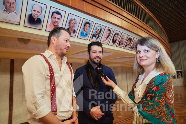FOTO | Artiști de pe ambele maluri ale Prutului, prezenți aseară la Teatrul de Operă și Balet ”Maria Bieșu”. A fost dat startul evenimentelor culturale prilejuite de Ziua Națională a României