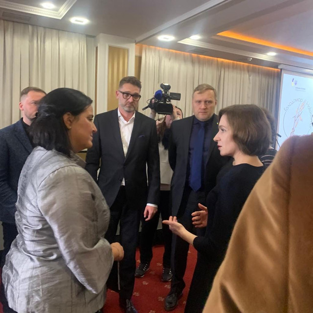 FOTO | Ambasadorii României și Ucrainei la Chișinău, alături de președinta Maia Sandu, au comemorat victimele Holodomorului