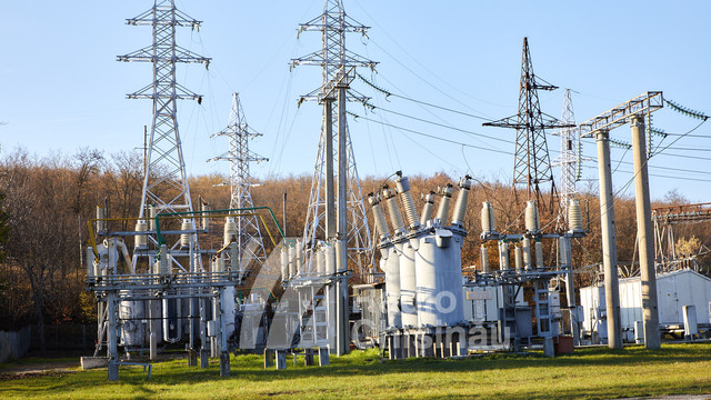 În contextul crizei energetice, ANRE anunță că va ajusta prețurile reglementate pentru energia electrică furnizată consumatorilor finali în regim de urgență