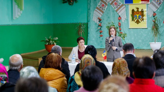 Președintele Maia Sandu, vizită în satul Mereșeuca, raionul Ocnița: „M-am bucurat să văd că și cei mici, și elevii au parte de condiții bune”