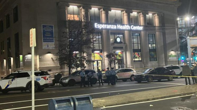 Nouă oameni au fost împușcați în fața unui bar, în Philadelphia. Mai mulți atacatori au tras 40 de gloanțe în mulțime
