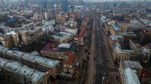 Primarul Kievului: Capitala s-ar putea confrunta cu pene de curent și cu întreruperi ale rețelei de alimentare cu apă și căldură din cauza atacurilor ruse asupra rețelei energetice ucrainene
