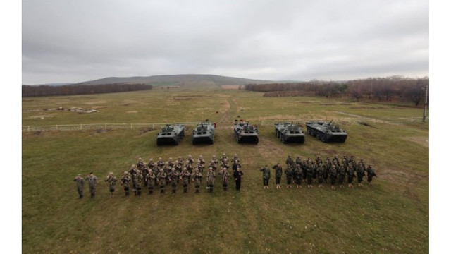 Militari ai Armatei Naționale participă la un exercițiu în România