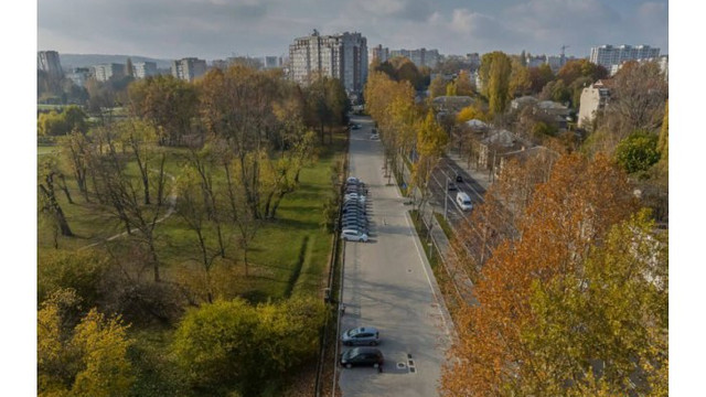 Lângă parcul Dendrariu din capitală a fost amenajată o parcare pentru automobile