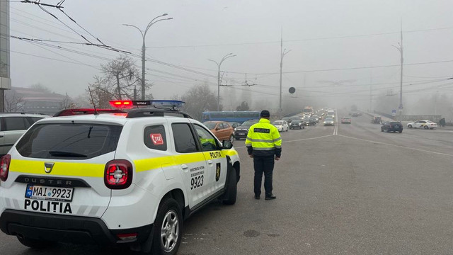 Pe mai multe porțiuni de drum din R. Moldova se circulă în condiții de ceață, anunță poliția